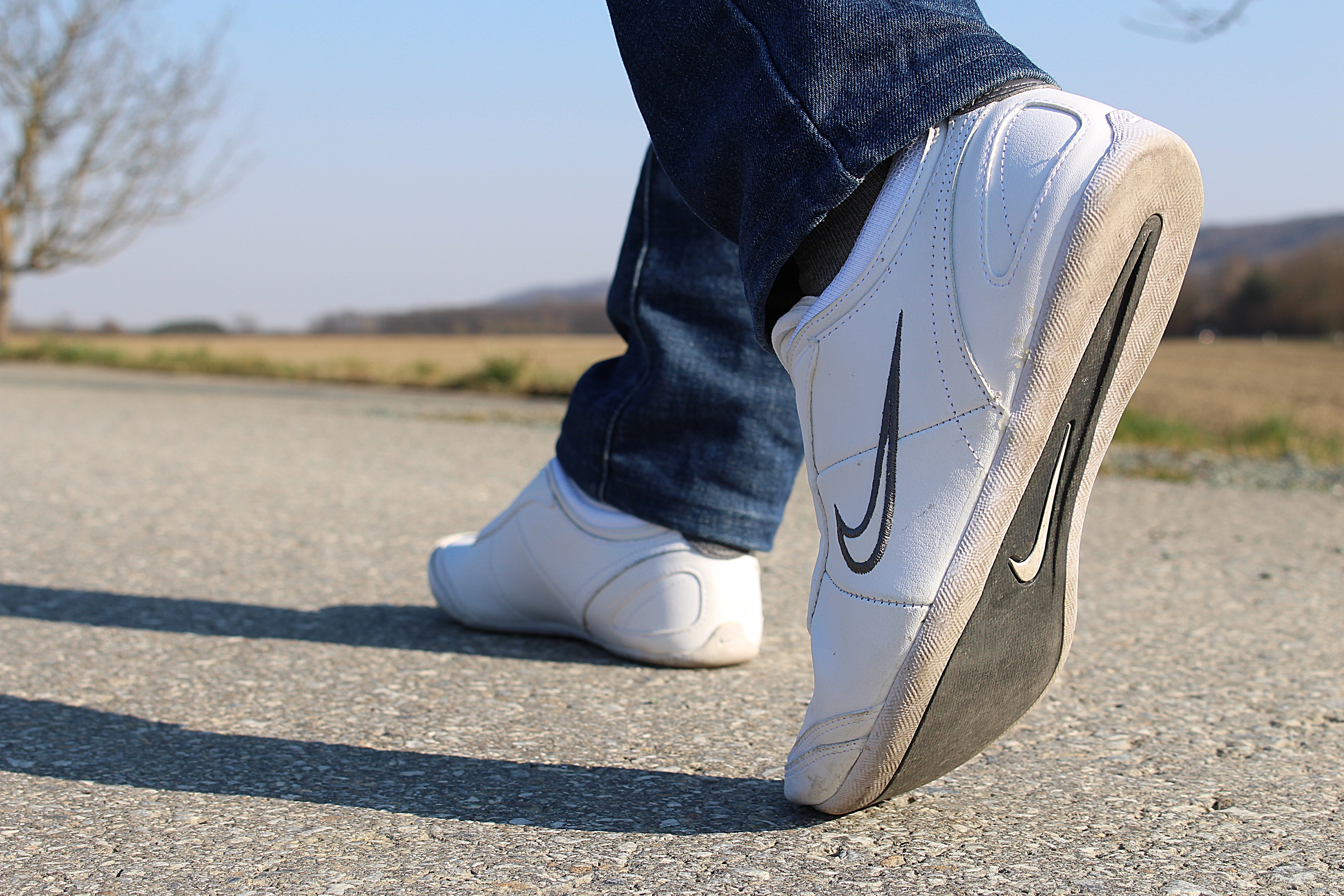 Get by foot. Фото ног. On foot. Nike Sneakers on foot. Walking on foot.